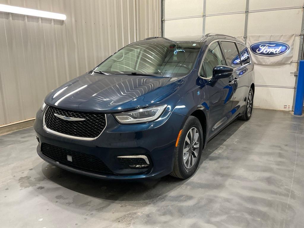used 2021 Chrysler Pacifica Hybrid car, priced at $20,490