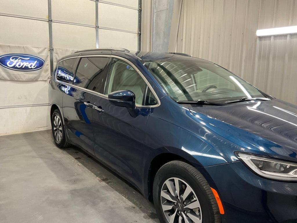 used 2021 Chrysler Pacifica Hybrid car, priced at $20,490
