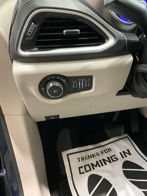 used 2021 Chrysler Pacifica Hybrid car, priced at $20,490