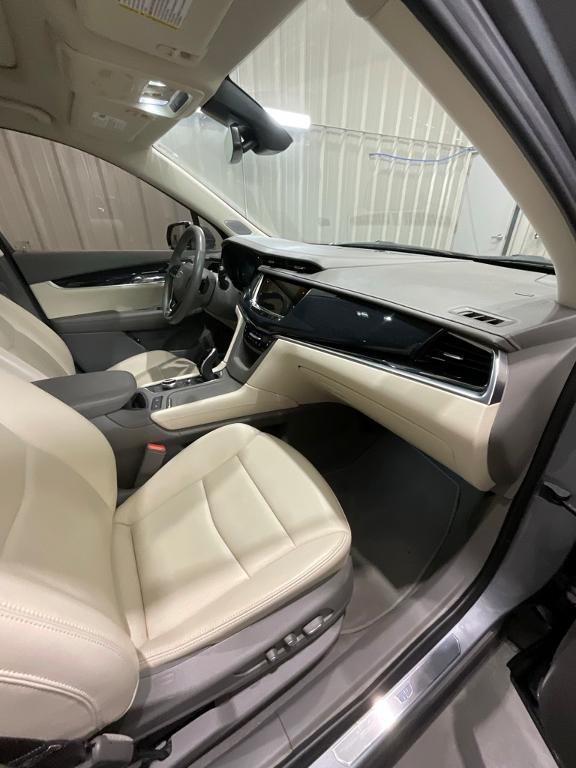 used 2025 Cadillac XT6 car, priced at $38,990