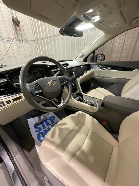 used 2025 Cadillac XT6 car, priced at $38,990