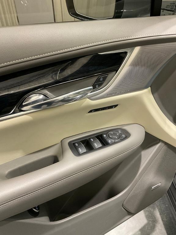 used 2025 Cadillac XT6 car, priced at $38,990