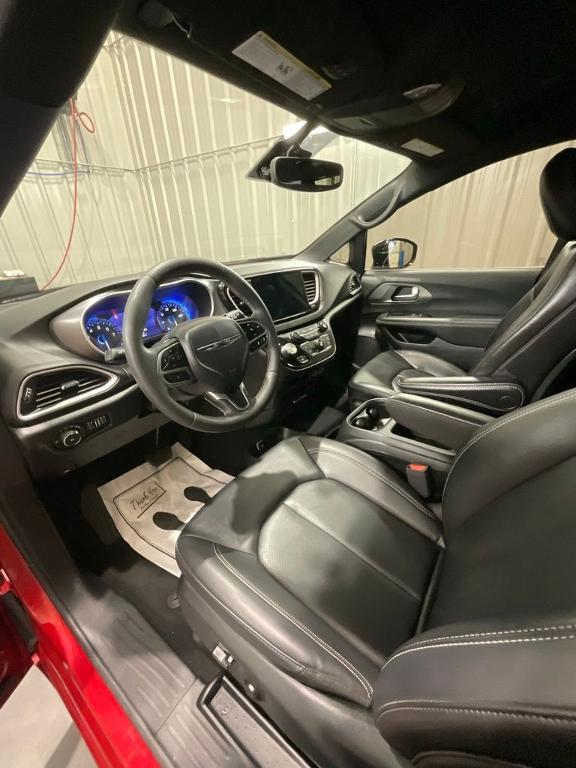 used 2025 Chrysler Pacifica car, priced at $29,965