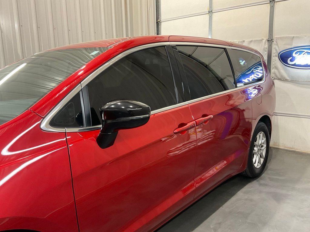 used 2025 Chrysler Pacifica car, priced at $29,965