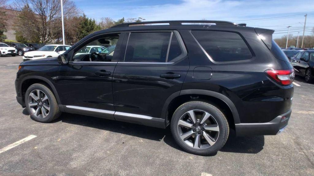 new 2025 Honda Pilot car, priced at $55,305