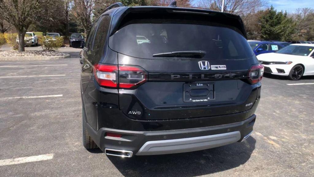 new 2025 Honda Pilot car, priced at $55,305