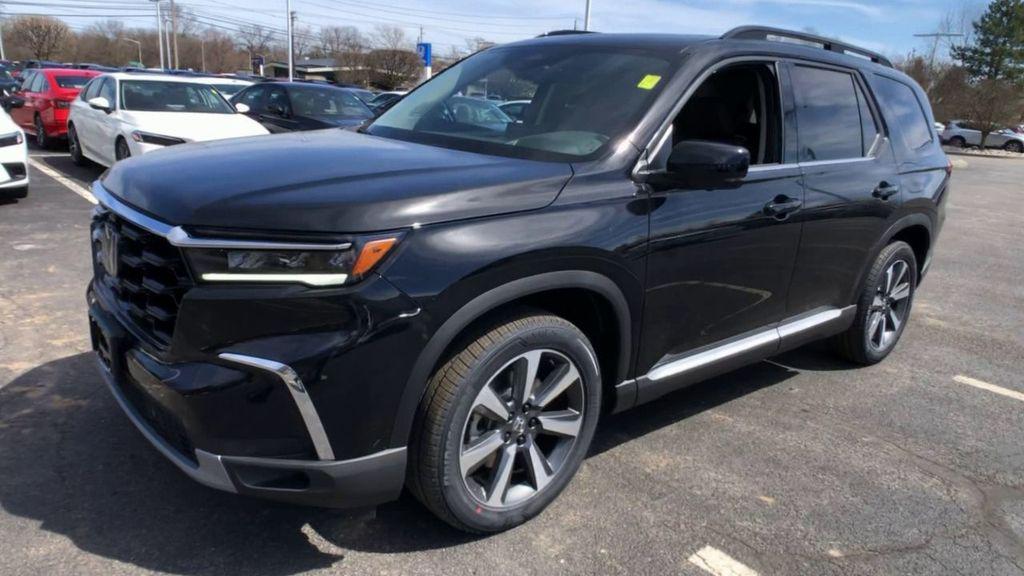 new 2025 Honda Pilot car, priced at $55,305