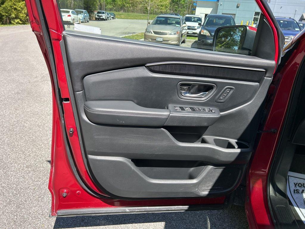 used 2023 Honda Pilot car, priced at $42,998