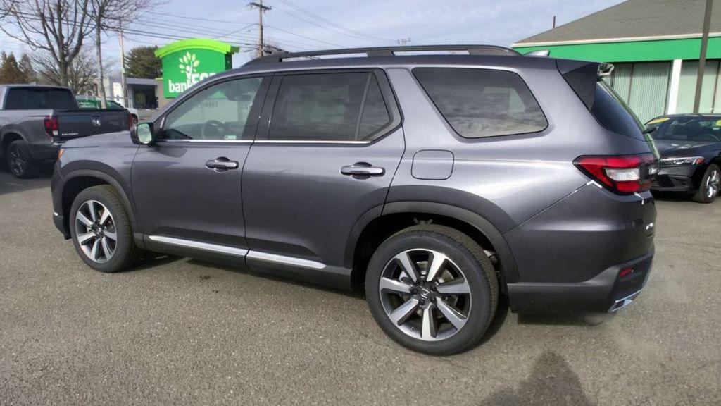 new 2025 Honda Pilot car, priced at $51,095