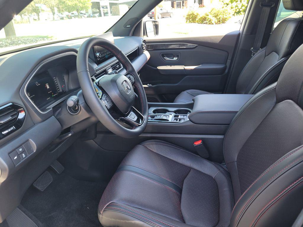 new 2025 Honda Pilot car, priced at $56,075