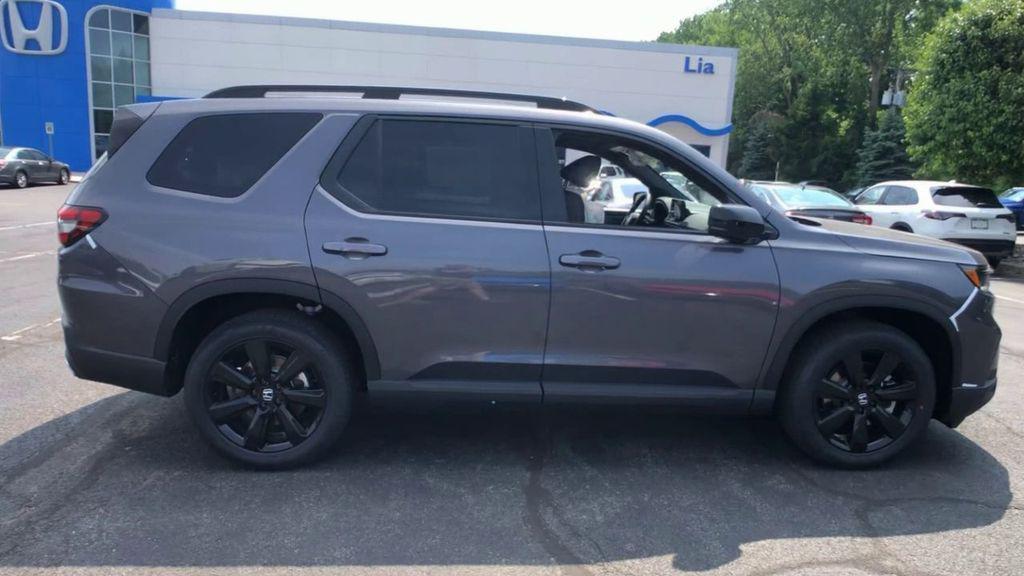 new 2025 Honda Pilot car, priced at $56,075