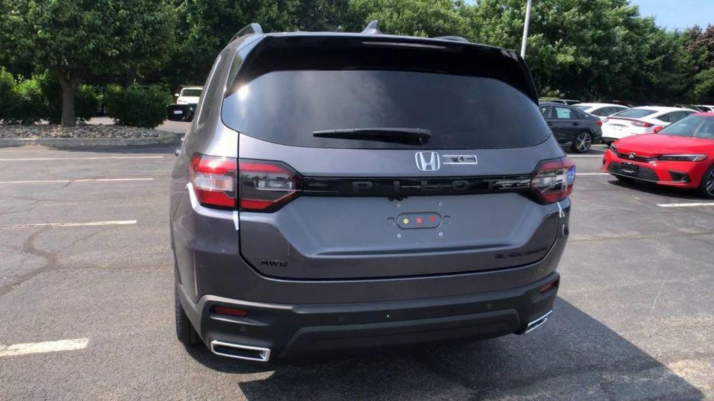 new 2025 Honda Pilot car, priced at $56,075