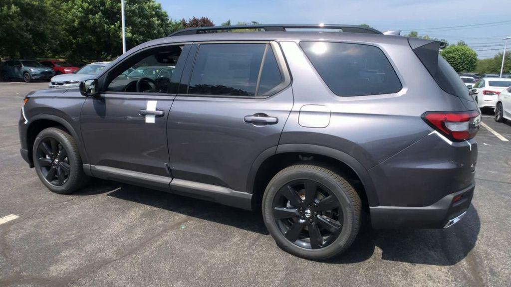 new 2025 Honda Pilot car, priced at $56,075