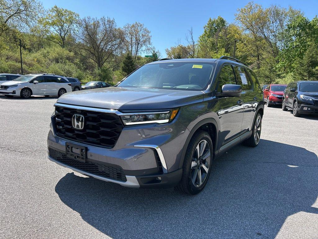 used 2025 Honda Pilot car, priced at $49,991