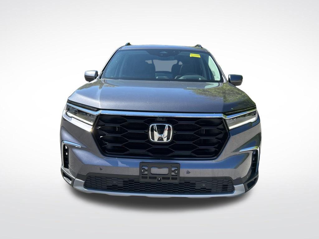 used 2025 Honda Pilot car, priced at $49,997