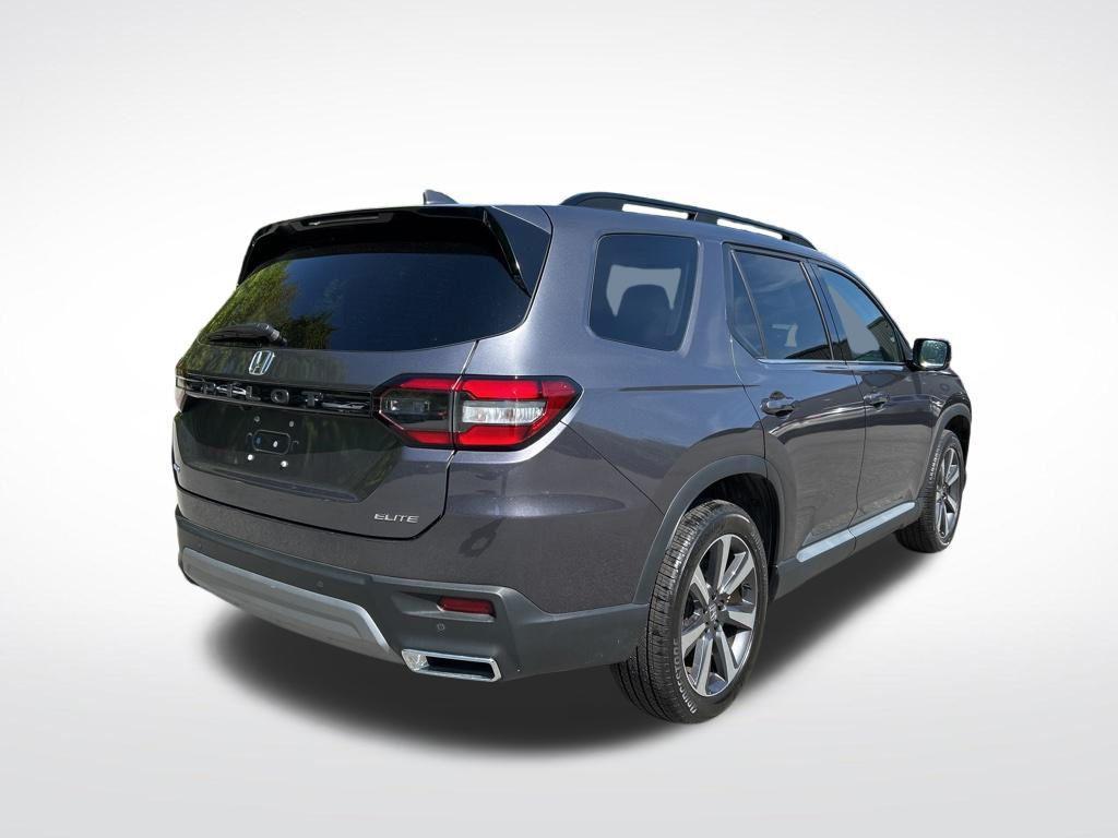 used 2025 Honda Pilot car, priced at $49,997