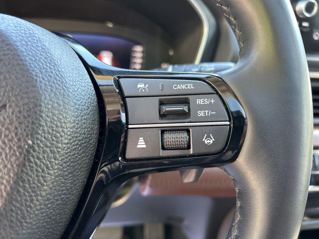 used 2025 Honda Pilot car, priced at $49,997