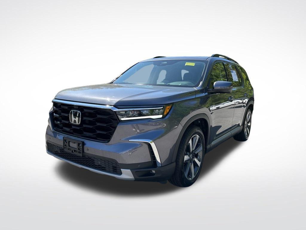 used 2025 Honda Pilot car, priced at $49,997