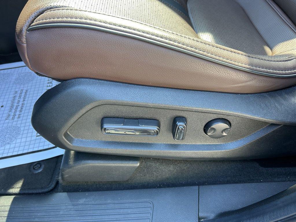 used 2025 Honda Pilot car, priced at $49,997