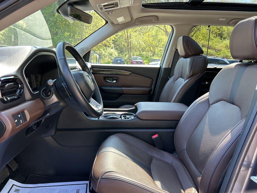 used 2025 Honda Pilot car, priced at $49,997