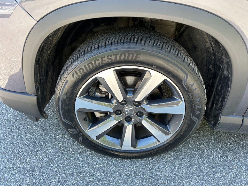 used 2025 Honda Pilot car, priced at $49,997
