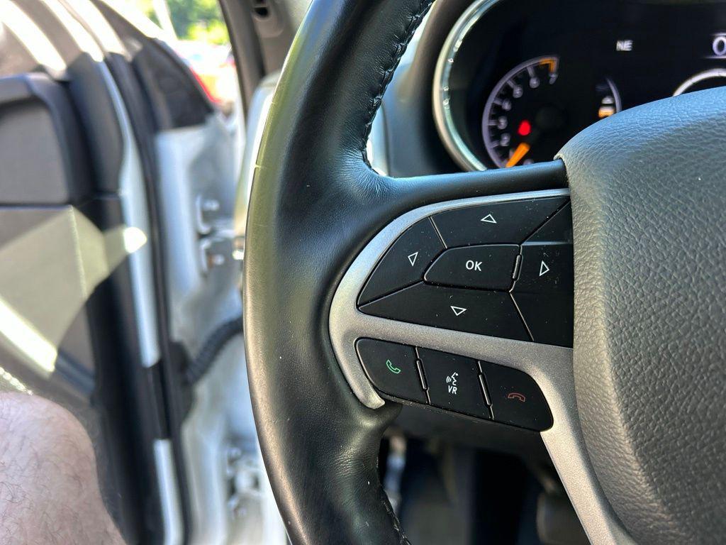 used 2020 Jeep Grand Cherokee car, priced at $22,674