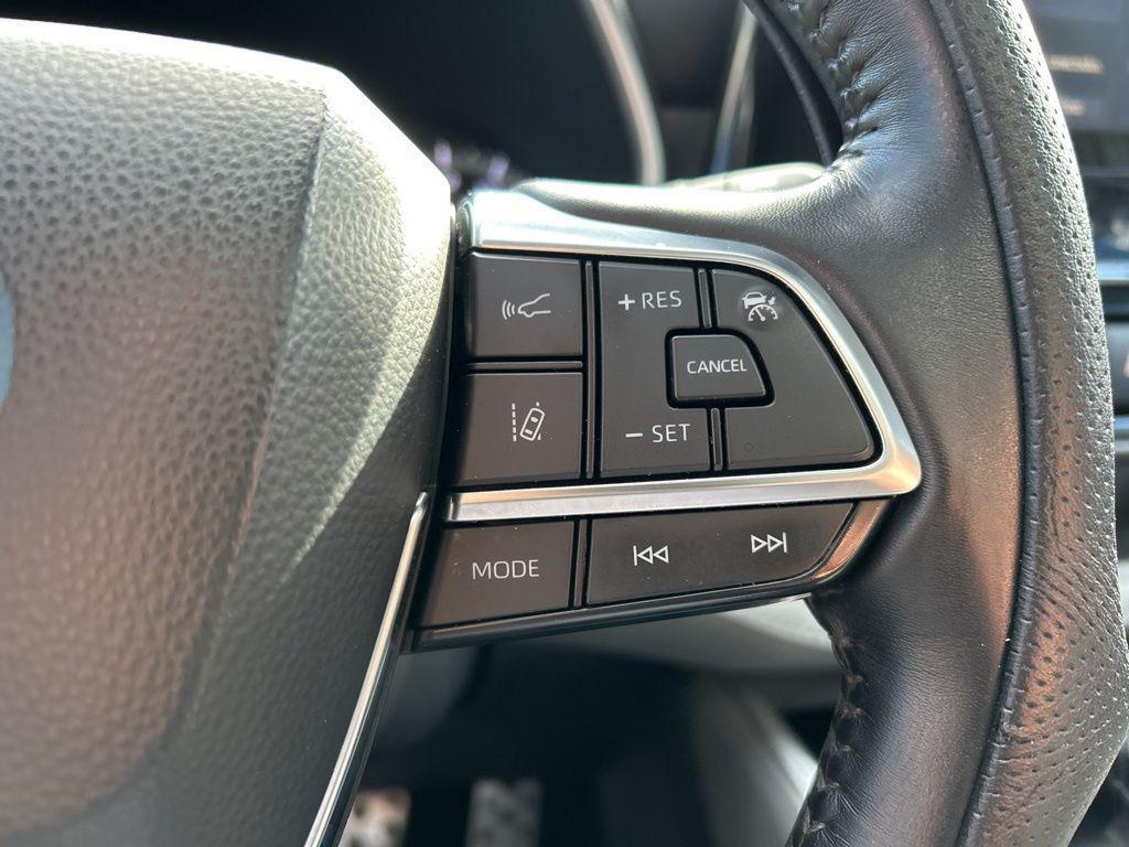 used 2020 Toyota Highlander car, priced at $22,966