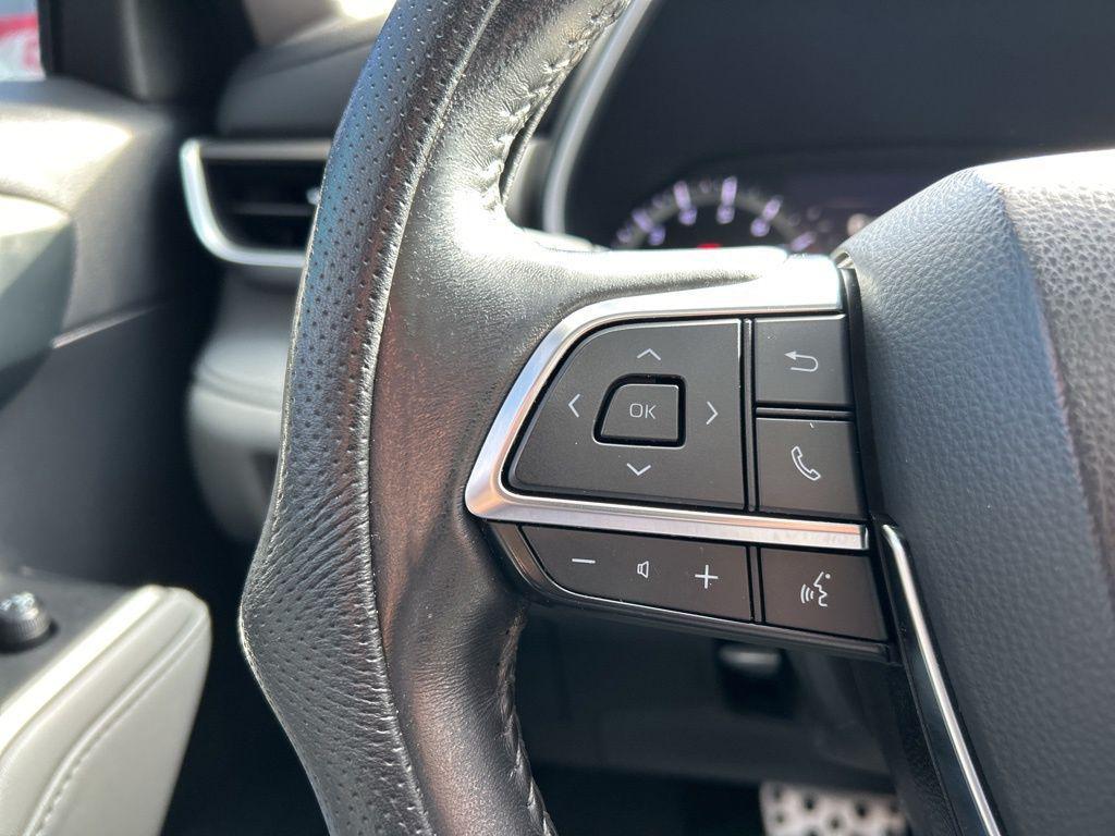 used 2020 Toyota Highlander car, priced at $22,966