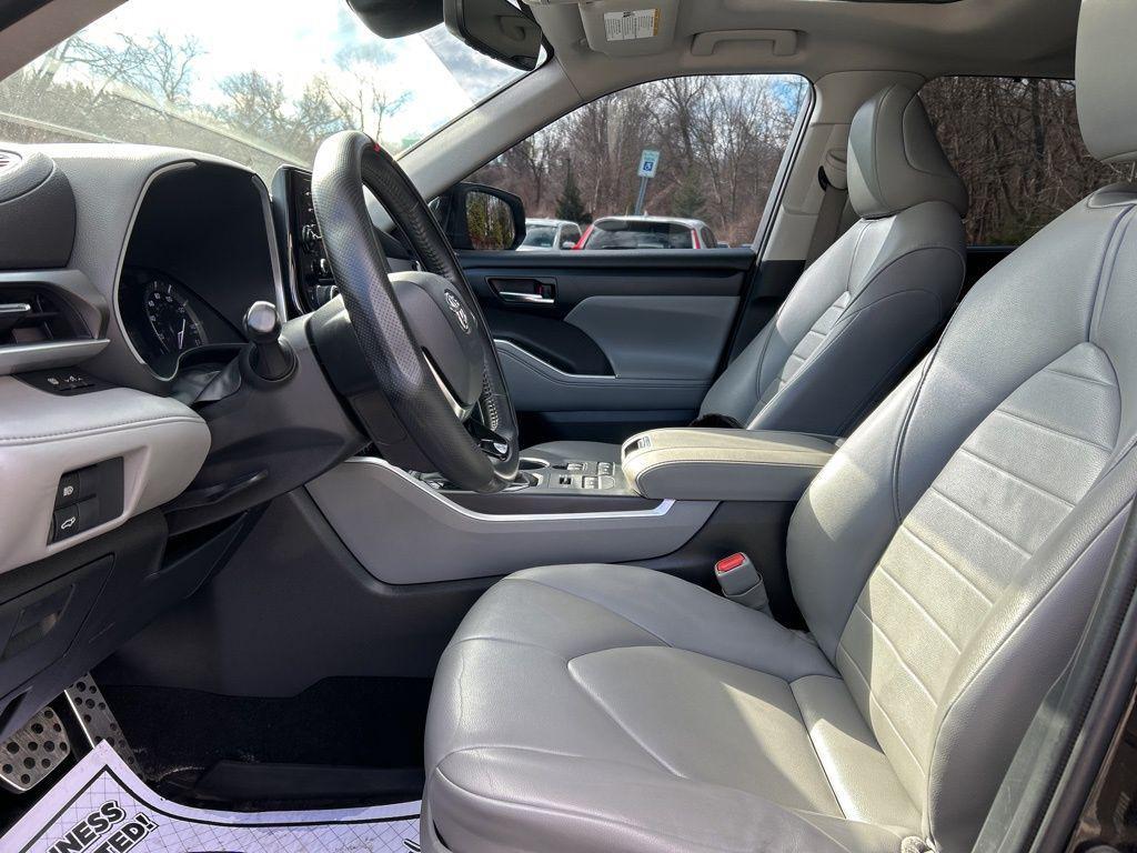 used 2020 Toyota Highlander car, priced at $22,966