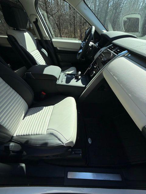 new 2026 Land Rover Discovery car, priced at $79,896