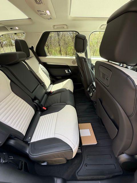new 2025 Land Rover Discovery car, priced at $72,503