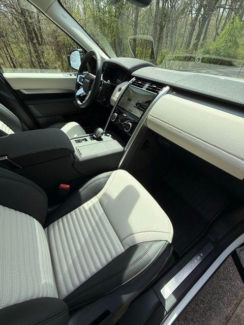 new 2025 Land Rover Discovery car, priced at $72,503
