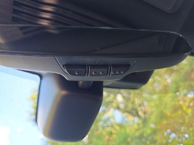 Land Rover Discovery view 50