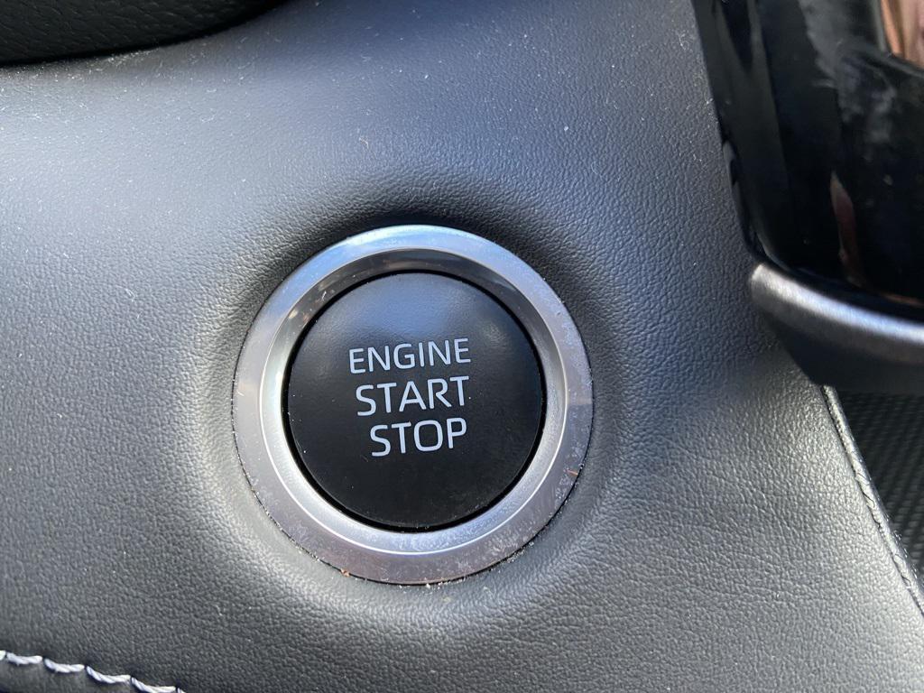 used 2024 Toyota Highlander car, priced at $34,995