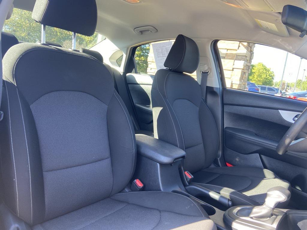 2024 Aurora Black Kia Forte