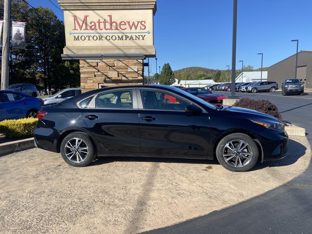2024 Aurora Black Kia Forte