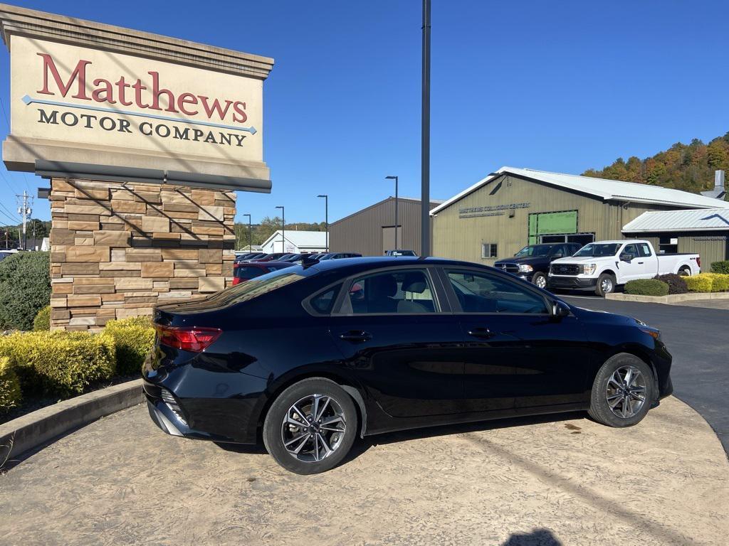2024 Aurora Black Kia Forte