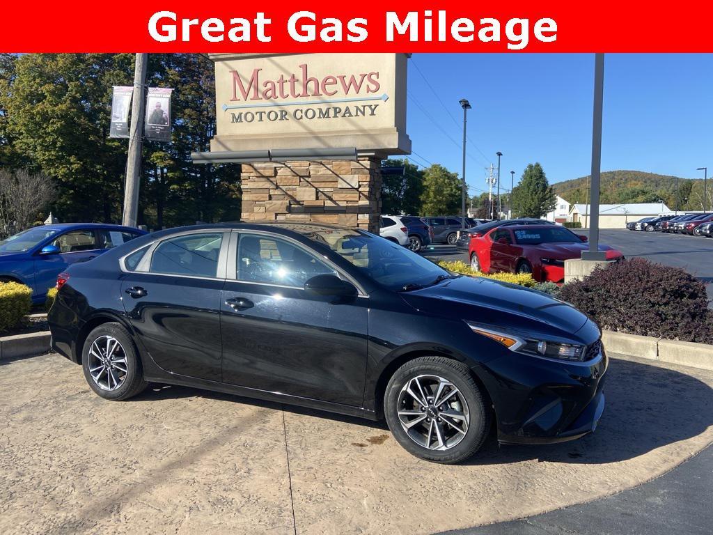 2024 Aurora Black Kia Forte