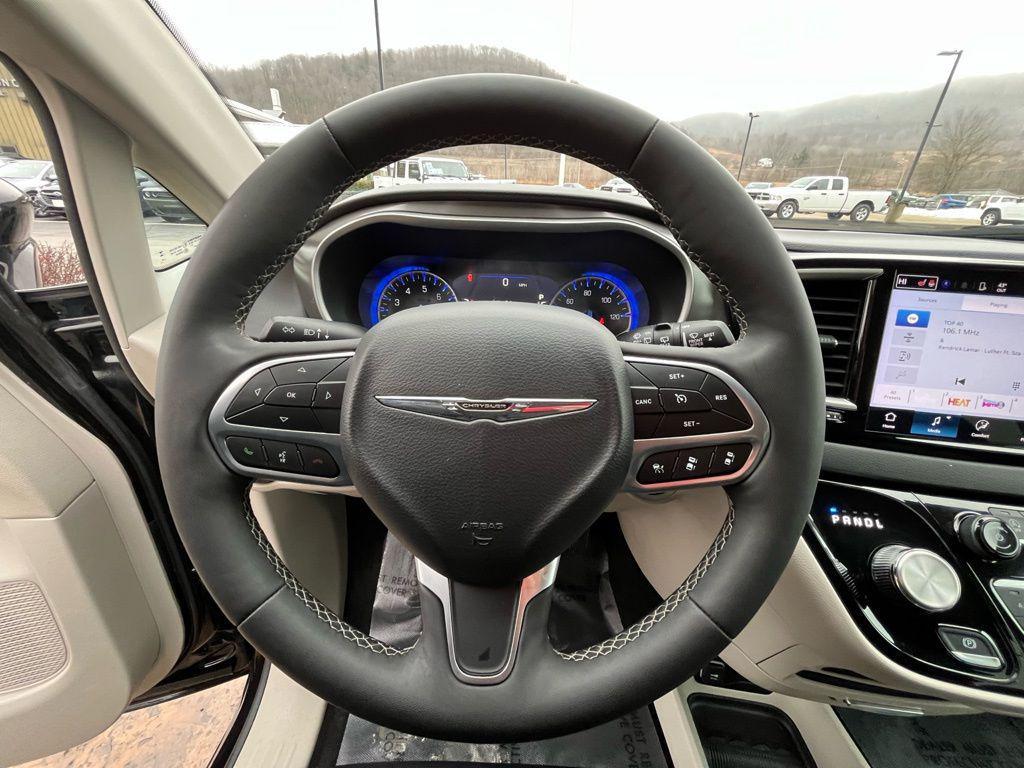 used 2024 Chrysler Pacifica car, priced at $27,595