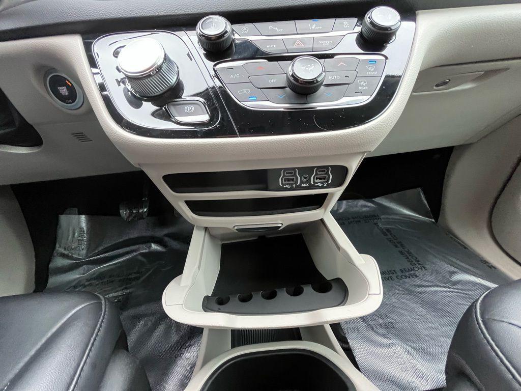 used 2024 Chrysler Pacifica car, priced at $27,595