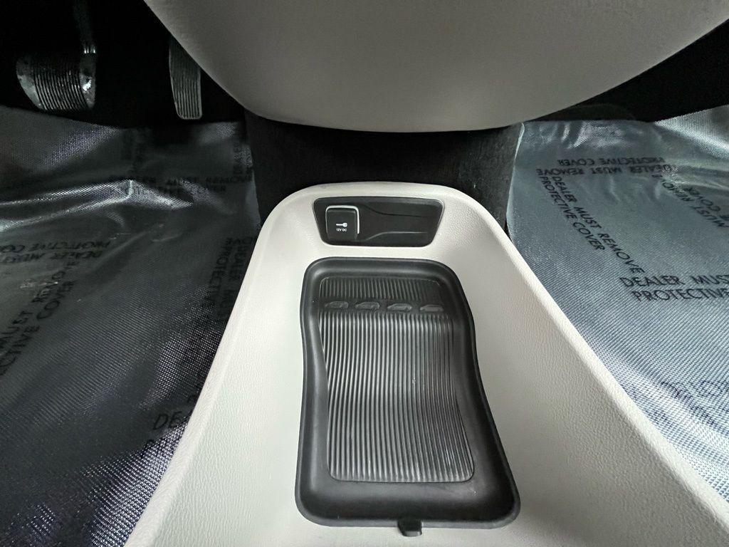 used 2024 Chrysler Pacifica car, priced at $27,595