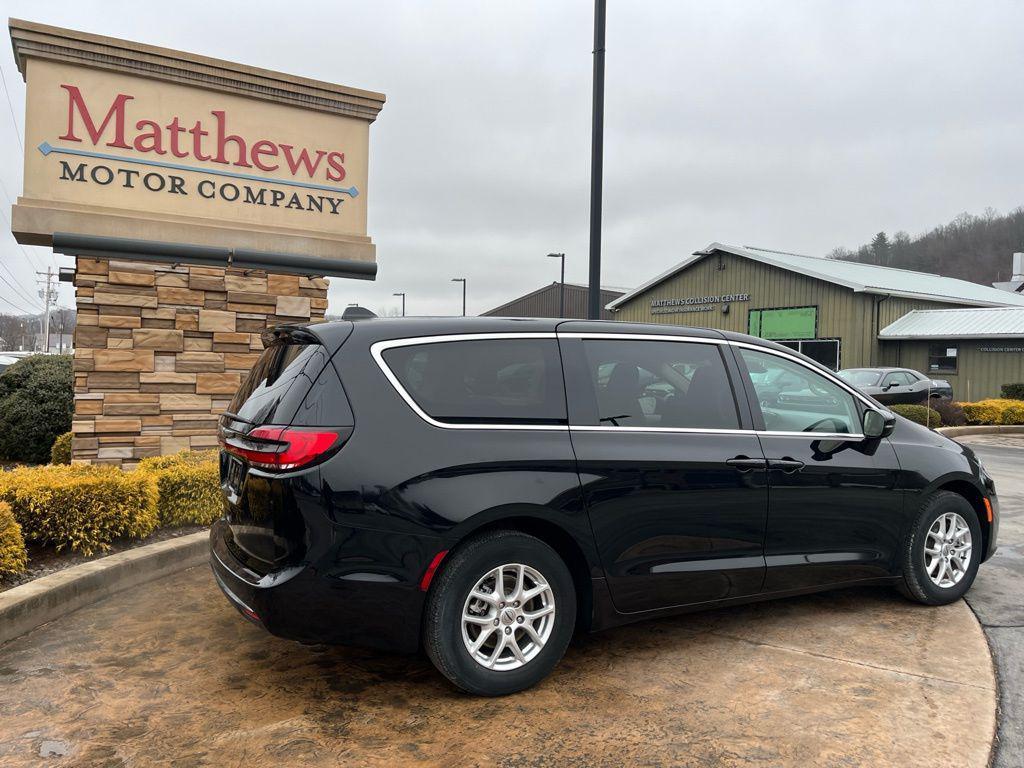 used 2024 Chrysler Pacifica car, priced at $27,595