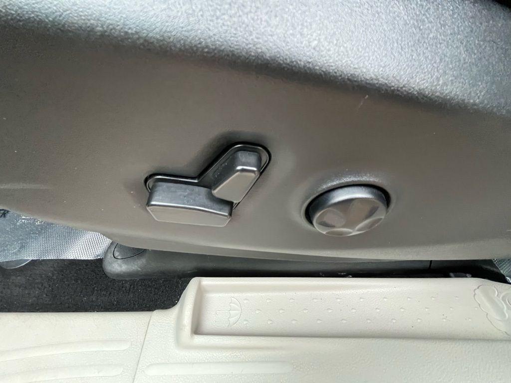 used 2024 Chrysler Pacifica car, priced at $27,595