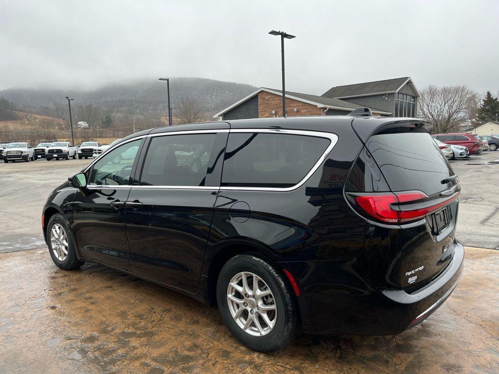 used 2024 Chrysler Pacifica car, priced at $27,595