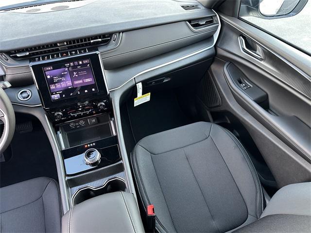 new 2025 Jeep Grand Cherokee car, priced at $43,575