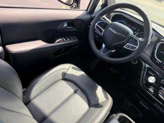 used 2025 Chrysler Pacifica car, priced at $30,995