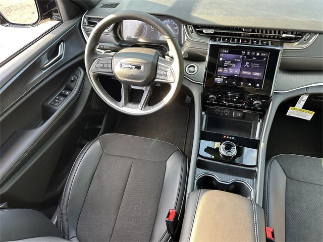 new 2025 Jeep Grand Cherokee car, priced at $47,875