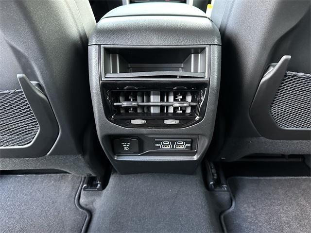 new 2025 Jeep Grand Cherokee car, priced at $44,170