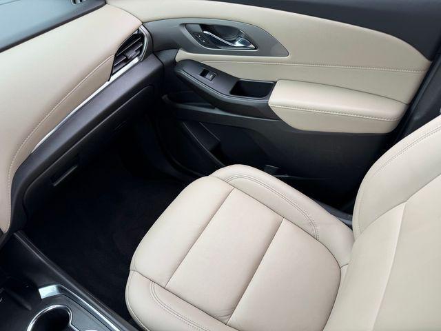used 2023 Chevrolet Traverse car, priced at $26,999