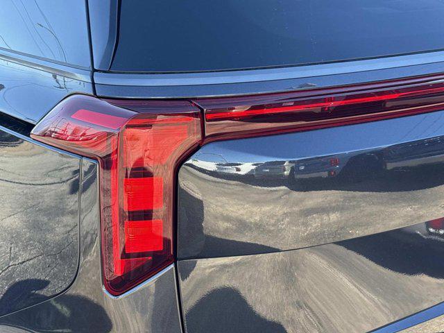 new 2026 Kia Carnival Hybrid car, priced at $50,300